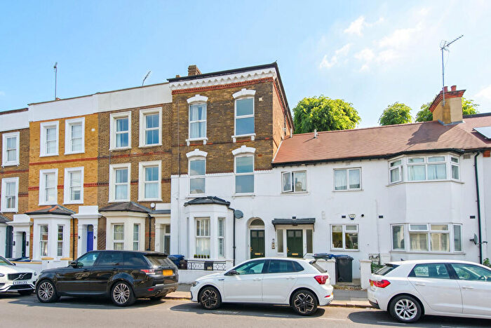 2 Bedroom Maisonette To Rent In North End Road, Golders Green, London, NW11