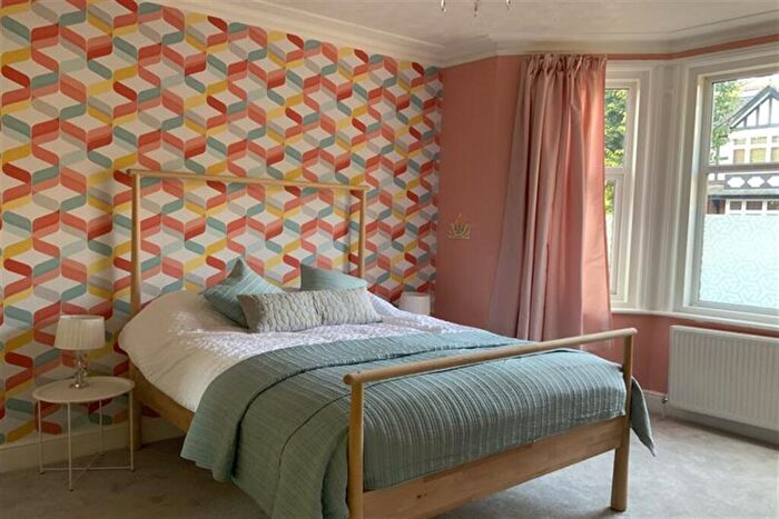 3 Bedroom Flat To Rent In Winton, BH3