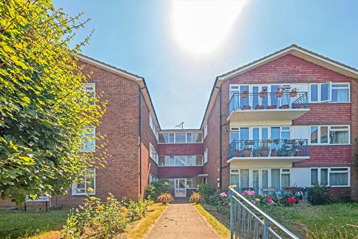 2 Bedroom Flat To Rent In Portsmouth Road, Surbiton, KT6