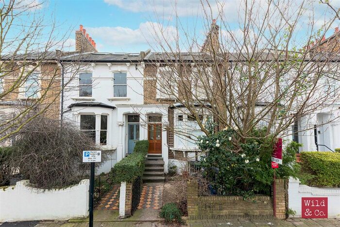 3 Bedroom Flat To Rent In Brooke Road, London N16
