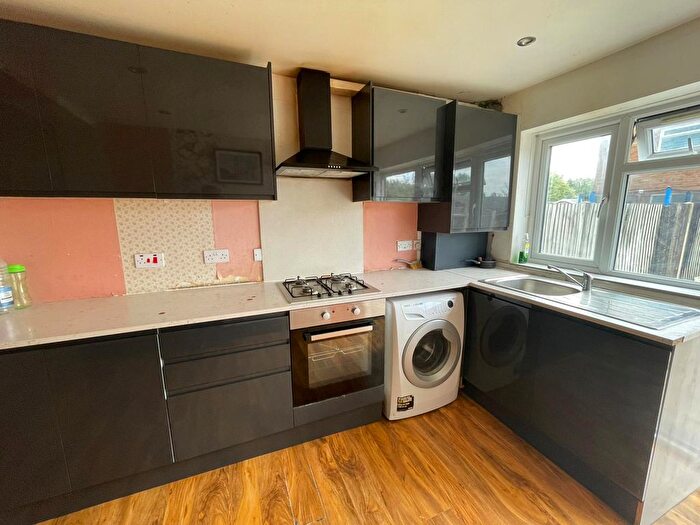 4 Bedroom Semi-Detached House To Rent In Northolt, UB5