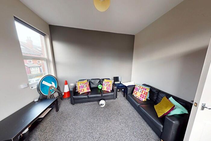 5 Bedroom Terraced House To Rent In Brudenell Road, Hyde Park, Leeds, LS6