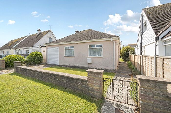 3 Bedroom Bungalow For Sale In Norfolk Way, Elmer Sands, PO22