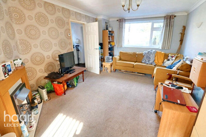 3 Bedroom Semi-Detached House For Sale In Kingsway, Leicester, LE3