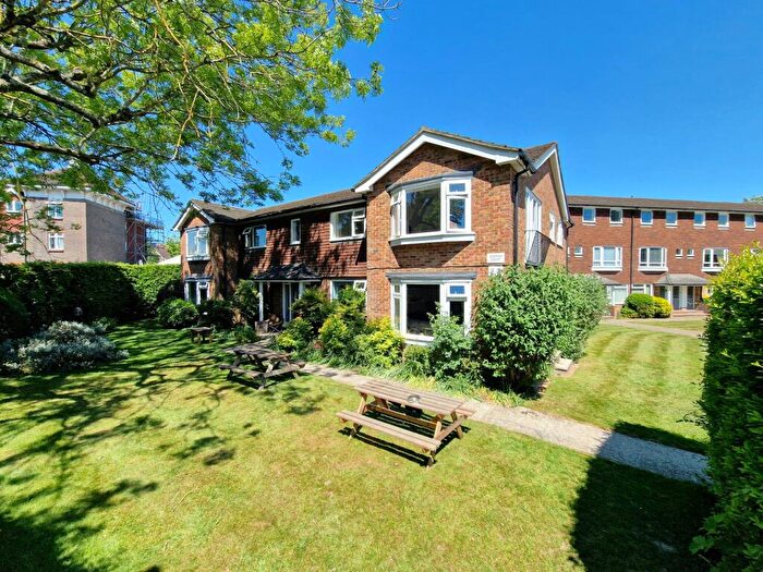 3 Bedroom Apartment To Rent In Queens Court, Haywards Heath, RH16
