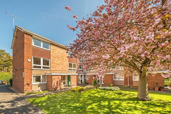 2 Bedroom Maisonette For Sale In Ewell Road, Surbiton, KT6