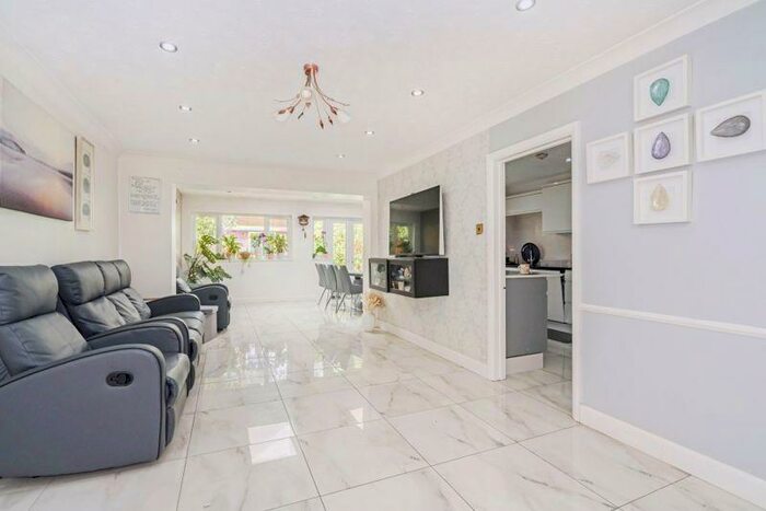 4 Bedroom Terraced House To Rent In The Spinney, Chesham, HP5