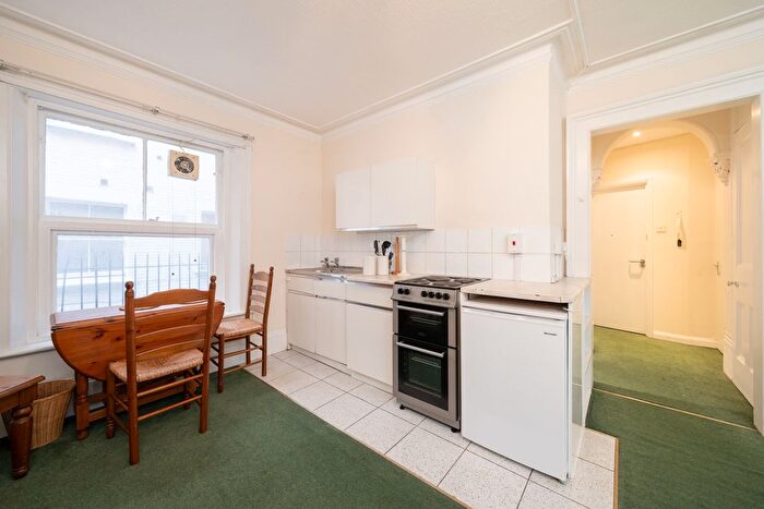 Studio To Rent In De Vere Gardens, W8