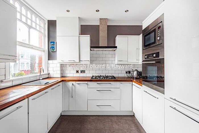 3 Bedroom Flat To Rent In Sarre Road, London, NW2