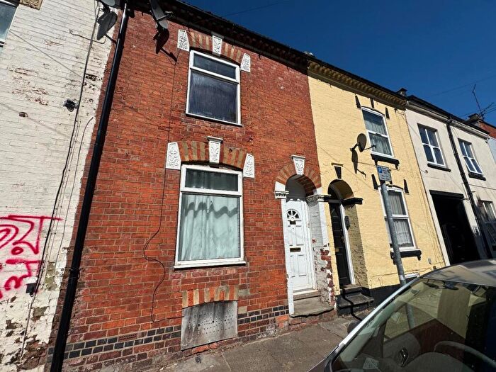 3 Bedroom Terraced House For Sale In Lorne Road, The Mounts, Northampton, NN1