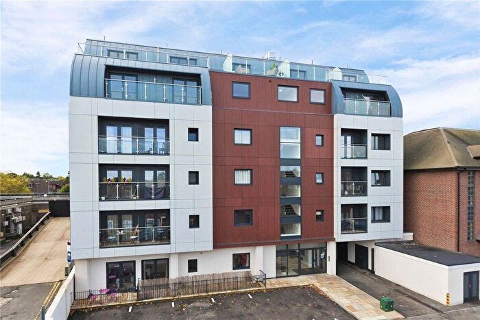 2 Bedroom Flat For Sale In Lavender Park Road, West Byfleet, KT14