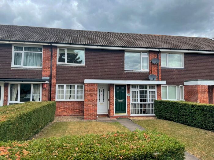2 Bedroom Maisonette To Rent In Cheswood Drive, Minwotrth, Sutton Coldfield, B76