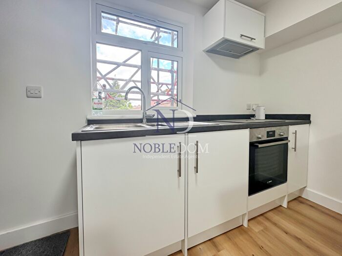 1 Bedroom Flat To Rent In High Street, Hounslow, TW3