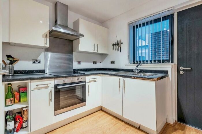 2 Bedroom Apartment To Rent In Shaws Alley, Liverpool, Merseyside, L1