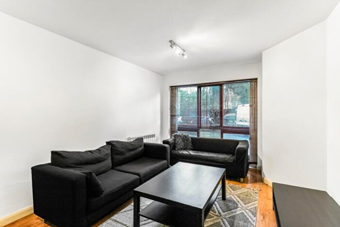 2 Bedroom Apartment To Rent In Torriano Mews, Kentish Town, NW5