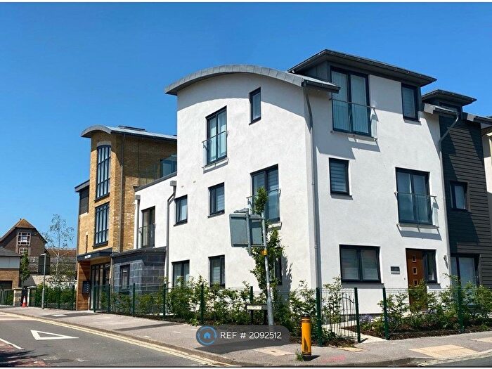 2 Bedroom Flat To Rent In Upper St, Fleet, GU51