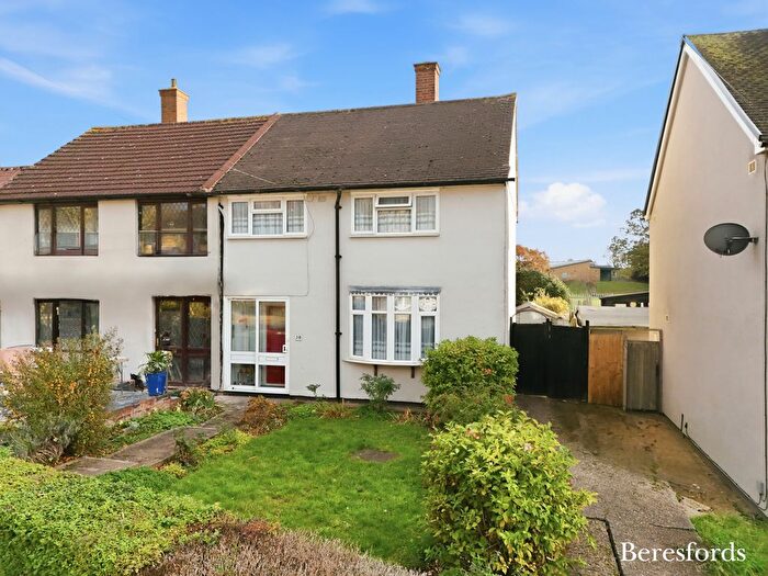 3 Bedroom Semi Detached House For Sale In Cricklade Avenue, Romford, RM3