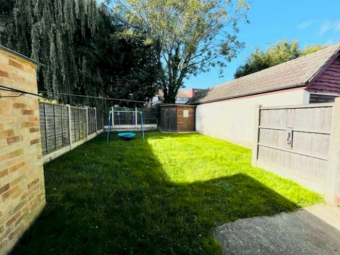 3 Bedroom House To Rent In Romford, RM3