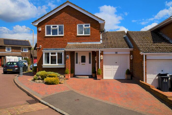 3 Bedroom Semi-Detached House To Rent In Thornlea, Ashford TN23