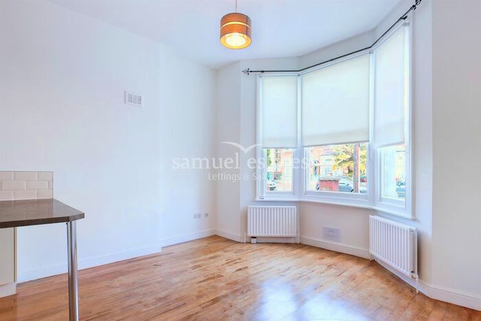1 Bedroom Flat To Rent In Longley Road, Tooting, SW17