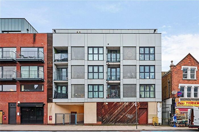 3 Bedroom Flat To Rent In Tooting High Street, London, SW17