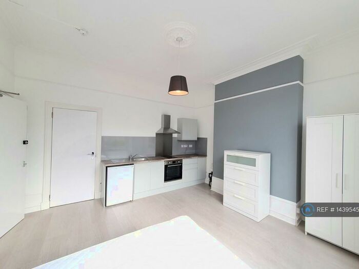 6 Bedroom Detached House To Rent In King Street, Aberdeen, AB24