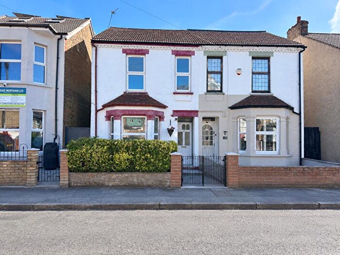 3 Bedroom Semi Detached House For Sale In Cromwell Road, Hayes, Middlesex, UB3