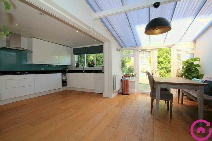 4 Bedroom Town House To Rent In Windsor Street, Cheltenham, GL52