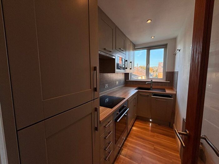 1 Bedroom Apartment To Rent In Albion Mews, Reigate, RH2