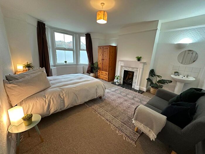 1 Bedroom Semi Detached House To Rent In West Wycombe Road, High, HP12