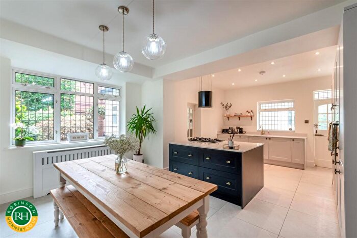 4 Bedroom Detached Bungalow For Sale In The Oval, Doncaster, DN4