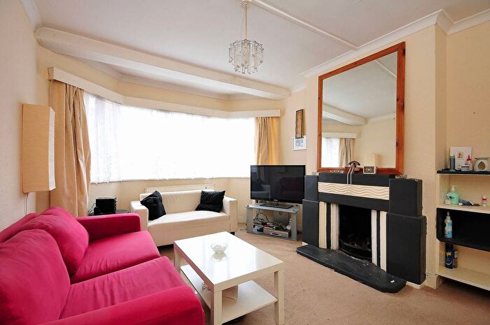 2 Bedroom Flat To Rent In Chiswick Village, Chiswick, London, W4
