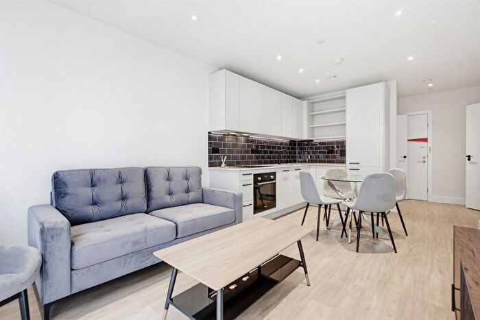 1 Bedroom Apartment To Rent In Curzon Wharf, Glasswater Lock, Birmingham, B4