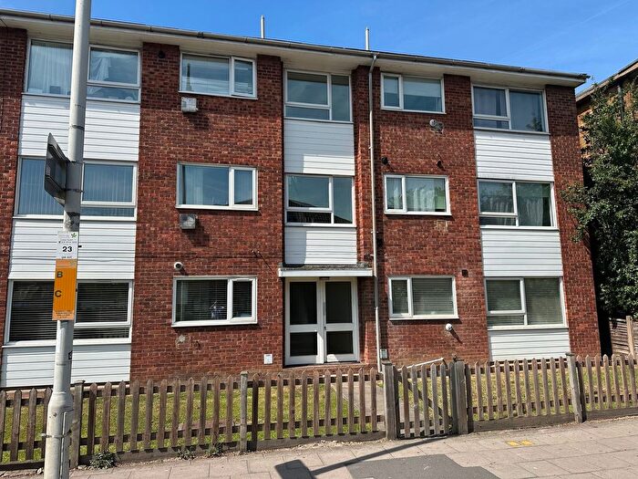 1 Bedroom Flat For Sale In New Northe Road, Hainault, IG6
