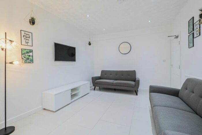 6 Bedroom Semi-Detached House To Rent In David Road, Stoke, Coventry, CV1