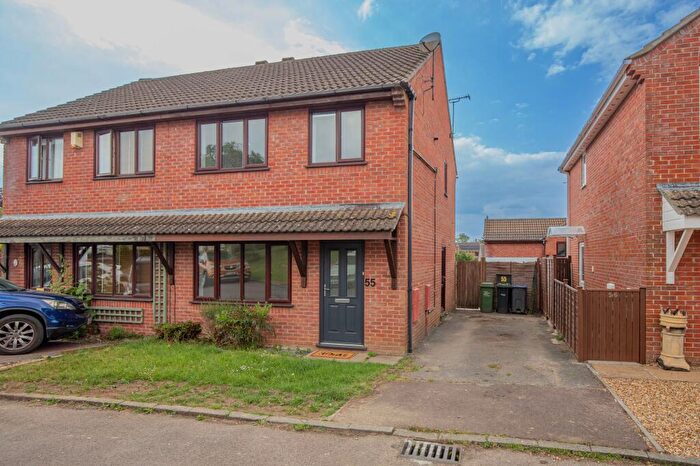 3 Bedroom Semi-Detached House To Rent In Bonners Close, Malmesbury, SN16