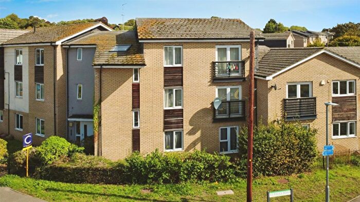2 Bedroom Flat For Sale In Harkness Road, Hemel Hempstead, HP2