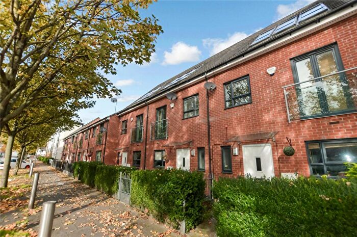 4 Bedroom House To Rent In Broughton Lane, Salford, M7