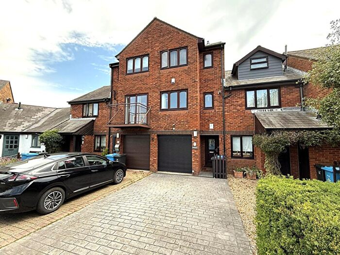 3 Bedroom Terraced House For Sale In Waldren Close, Baiter Park, Poole, BH15