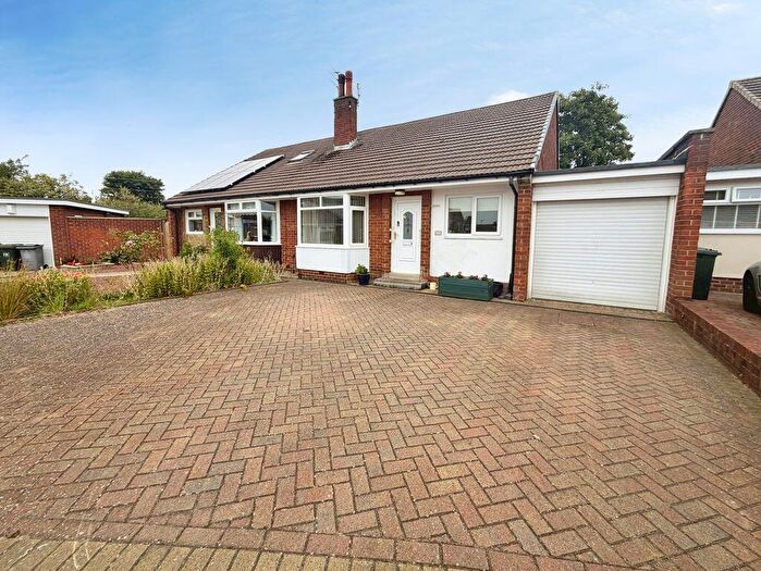 2 Bedroom Bungalow For Sale In Wensleydale Drive, Newcastle Upon Tyne, NE12