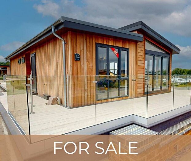 2 Bedroom Lodge For Sale In Racecourse Marina & Lodges, Maidenhead Road, Windsor, SL4