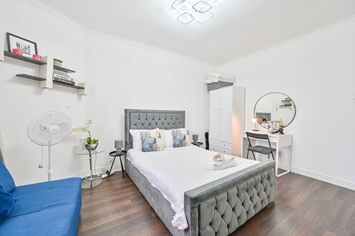 Studio For Sale In Gloucester Terrace, Lancaster Gate, London, W2