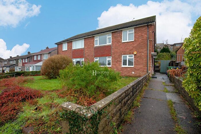 2 Bedroom Flat To Rent In Carisbrooke Way, Penylan, Cardiff, CF23