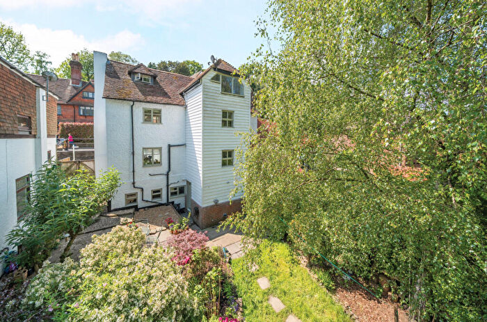 4 Bedroom Link Detached House For Sale In Lower Street, Haslemere, Surrey, GU27