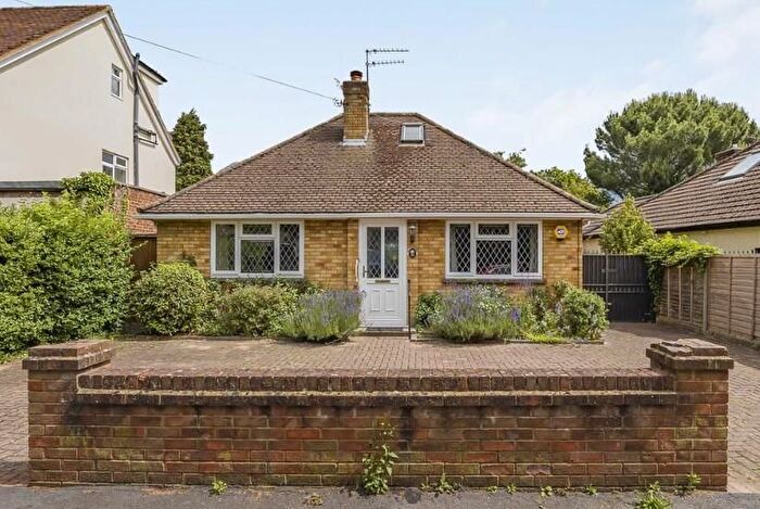 4 Bedroom Detached Bungalow For Sale In Burston Drive, Park Street, St. Albans, AL2