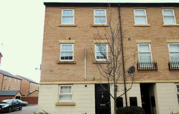 2 Bedroom End Of Terrace House To Rent In Legends Way, Hull, HU4