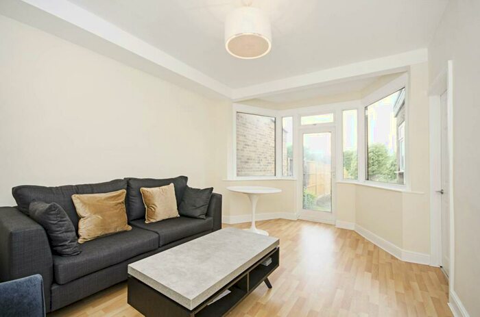 1 Bedroom Flat To Rent In Dehar Crescent, Hendon, London, NW9