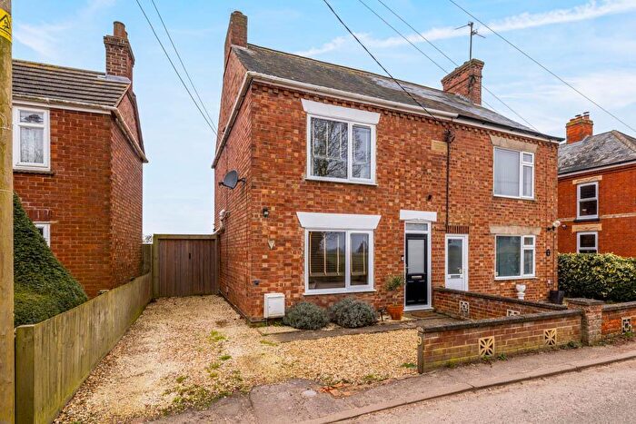 3 Bedroom Semi Detached House For Sale In Hallgate, Moulton, PE12