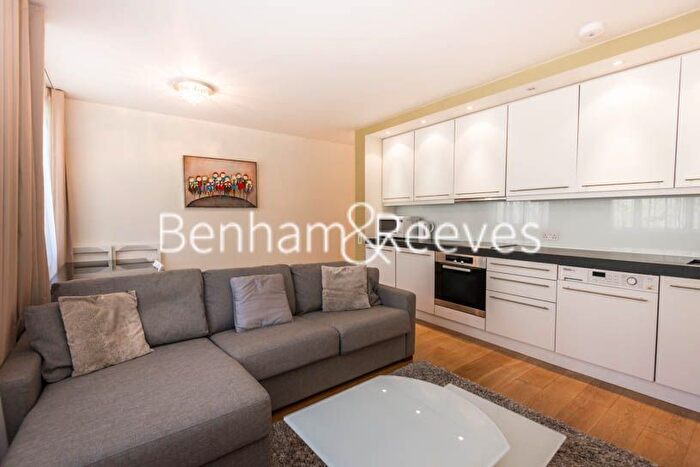 1 Bedroom Flat To Rent In Palace Gate, Kensington, W8