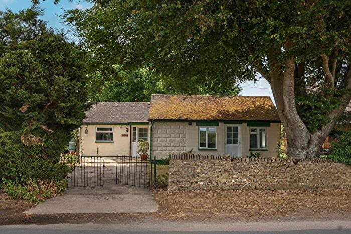 2 Bedroom Detached Bungalow To Rent In Heyford Road, Upper Heyford, OX25